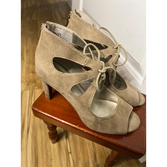 This is an Ana A New Approach beige faux suede strappy high heel size 8m - Picture 3 of 5